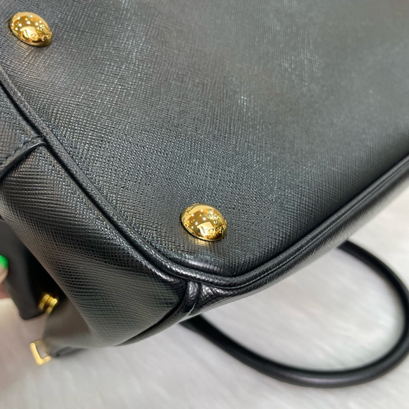 Prada BN1801黑金防刮牛皮Saffiano殺手包小號-8