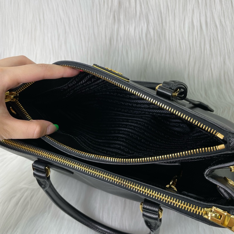 Prada BN1801黑金防刮牛皮Saffiano殺手包小號-10