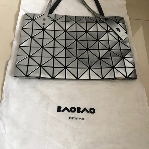 全新三宅一生 bao bao銀色款包