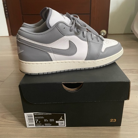 Air Jordan 1 Low 復古灰