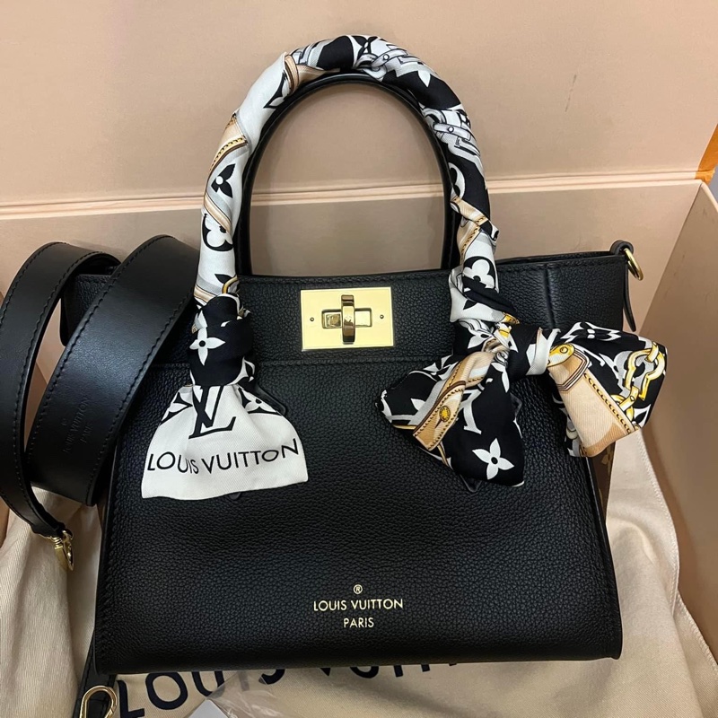 (保證真品)全新LV - 最新款耐用實用托特包（On My Side PM）~直匯89999-1