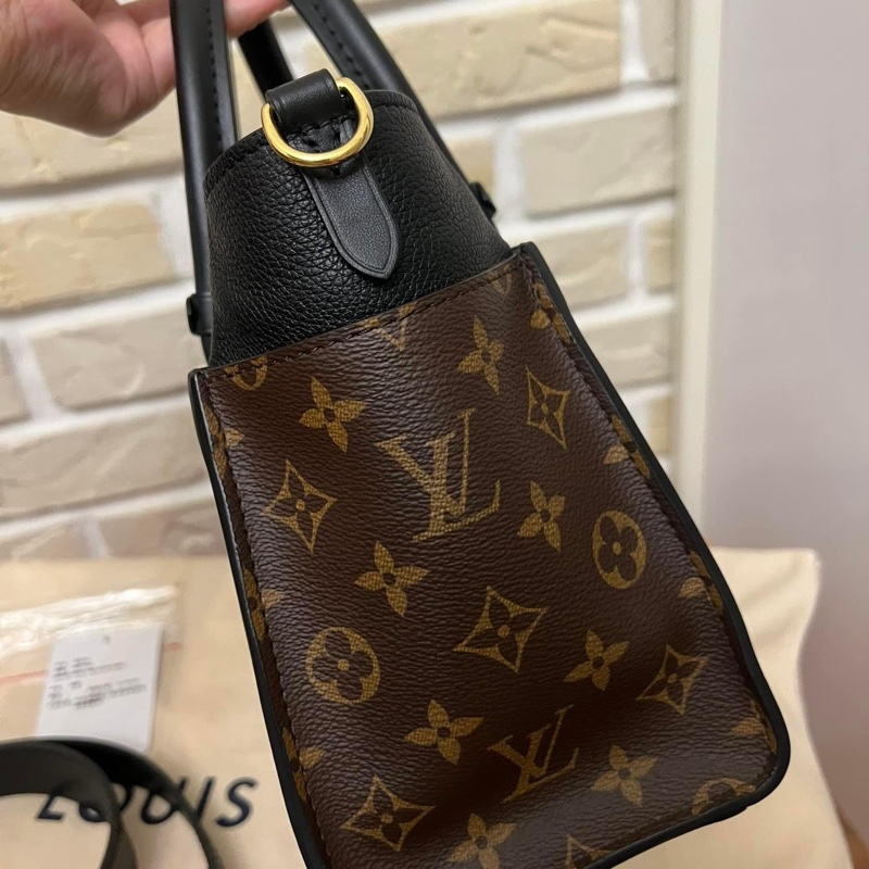 (保證真品)全新LV - 最新款耐用實用托特包（On My Side PM）~直匯89999-6