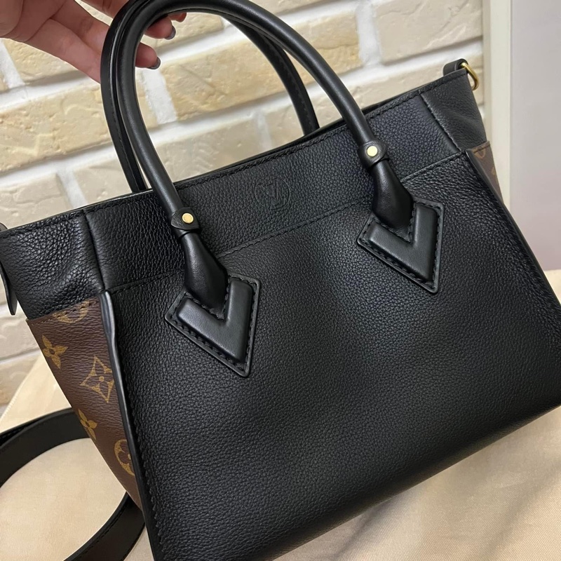 (保證真品)全新LV - 最新款耐用實用托特包（On My Side PM）~直匯89999-7