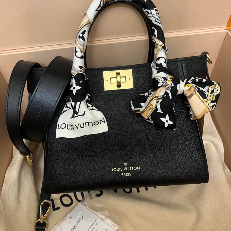 (保證真品)全新LV - 最新款耐用實用托特包（On My Side PM）~直匯89999-0