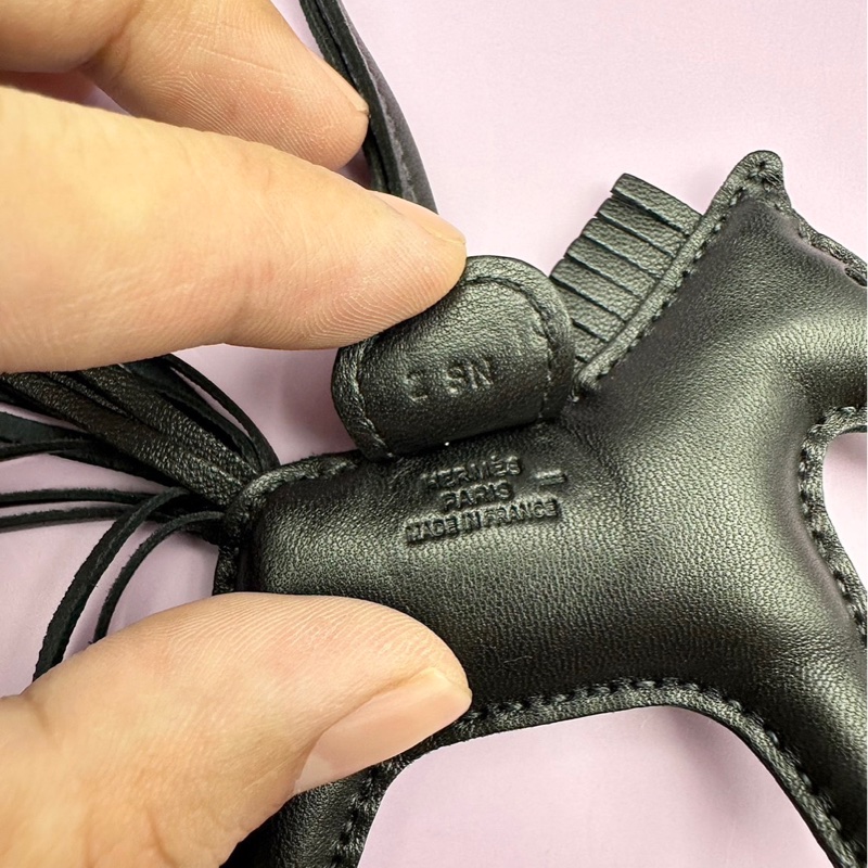 Hermès PM蜥蜴皮拼接限量黑馬吊飾-3