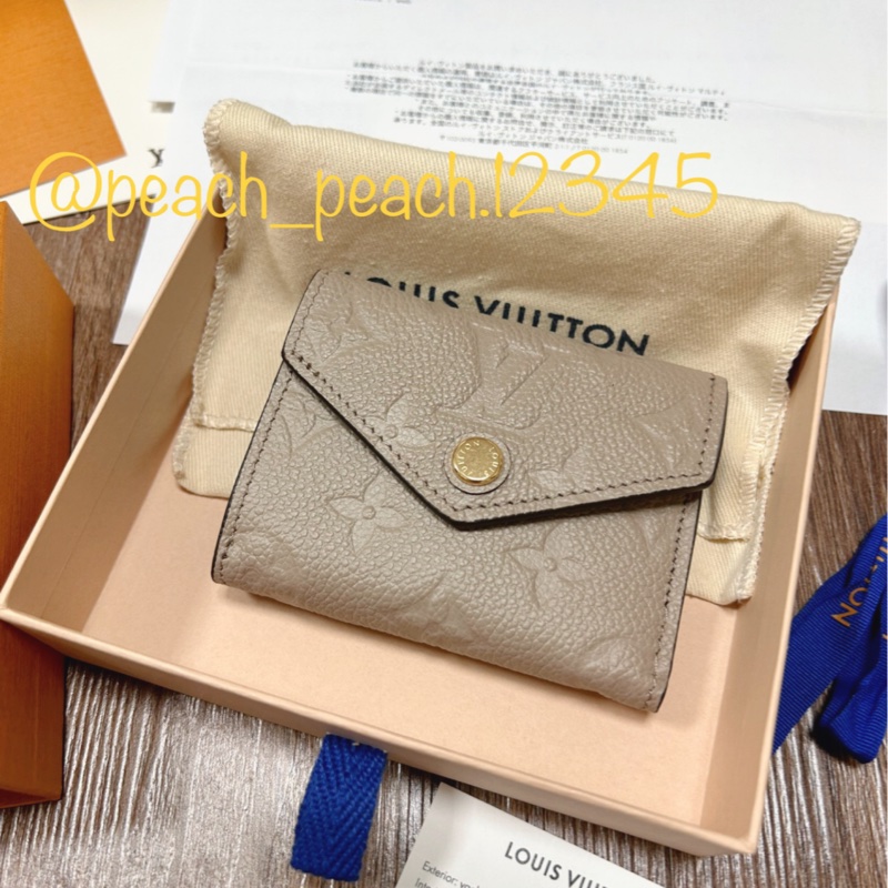 限定買家下單［全新］ LV zoe 奶茶色 （斑鳩灰色） 全牛皮 短夾 海外限定販售色-0