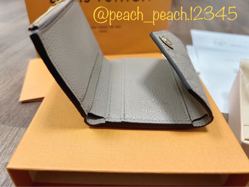 限定買家下單［全新］ LV zoe 奶茶色 （斑鳩灰色） 全牛皮 短夾 海外限定販售色-7