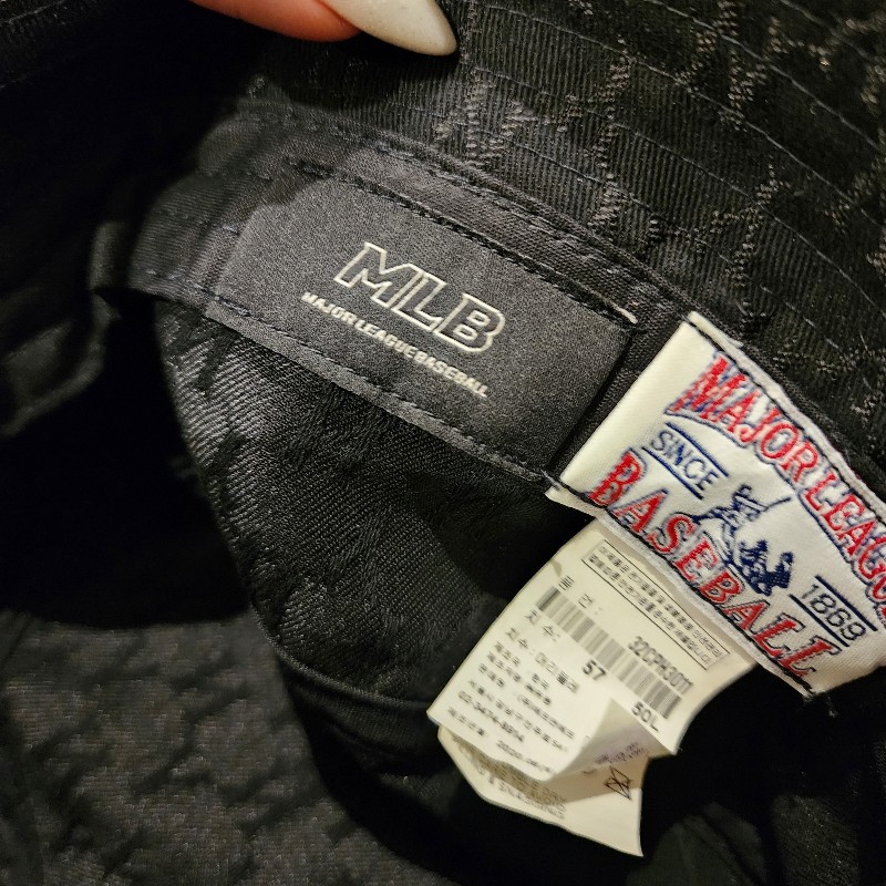 二手正品極美【MLB】黑色滿版NY刺繡漁夫帽 紐約洋基隊-4