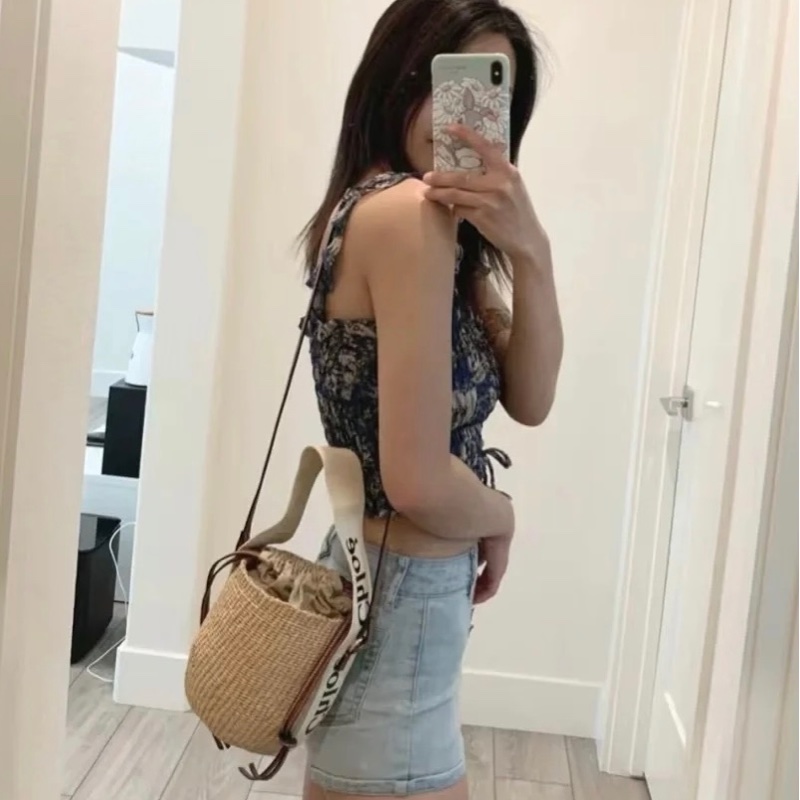 《歐洲直送》Chloe Woody小皮革邊飾拉菲草編織水桶籃子包-0