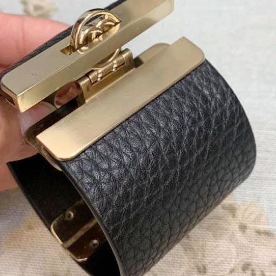 Chanel 非常個性的皮革金屬手環-2