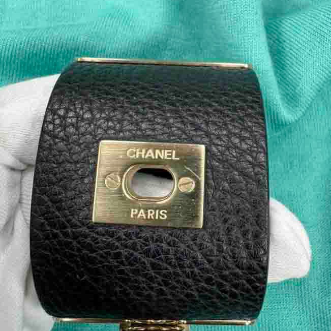 Chanel 非常個性的皮革金屬手環-7