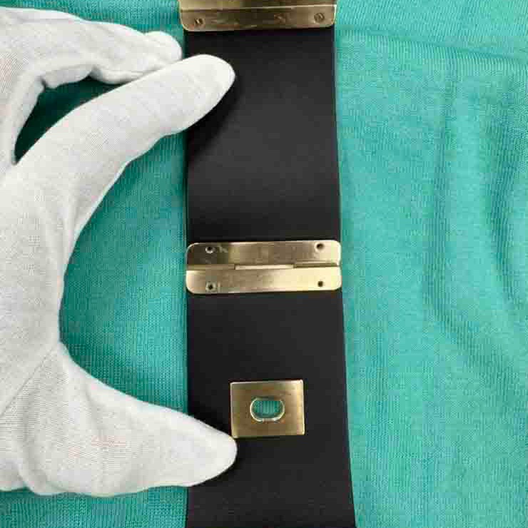 Chanel 非常個性的皮革金屬手環-9