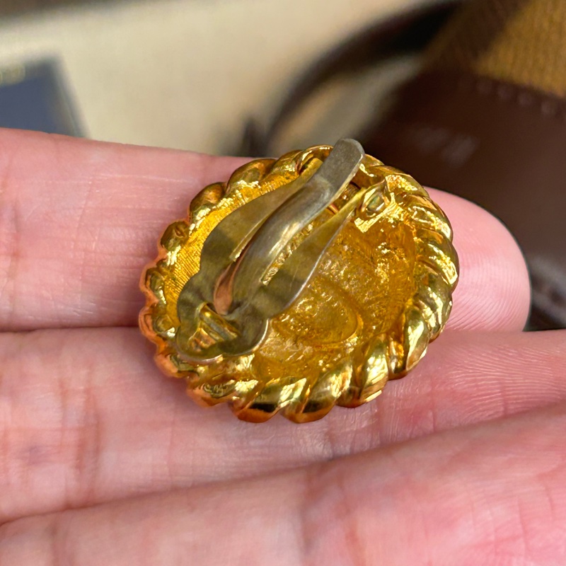 CHANEL vintage 太陽螺旋盾牌耳夾-9