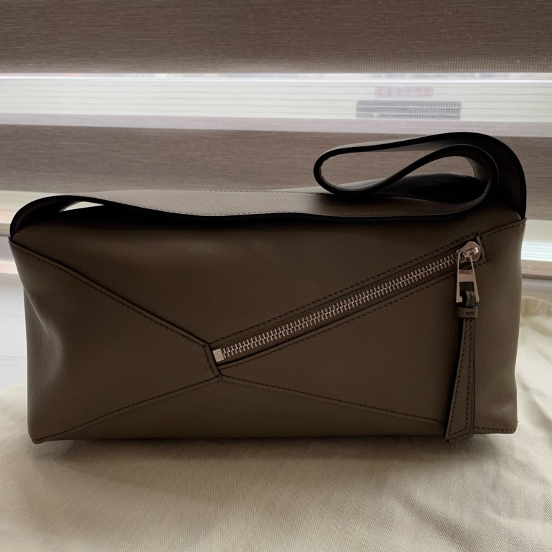 全新Loewe Puzzle Hobo納帕小牛皮肩背包-本季新色artichoke green-1