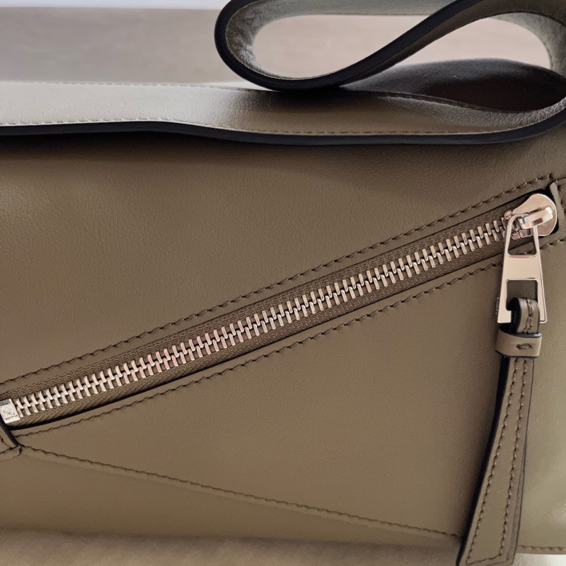 全新Loewe Puzzle Hobo納帕小牛皮肩背包-本季新色artichoke green-2