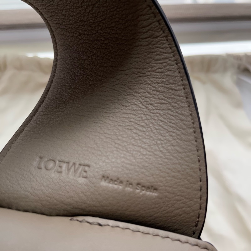 全新Loewe Puzzle Hobo納帕小牛皮肩背包-本季新色artichoke green-5