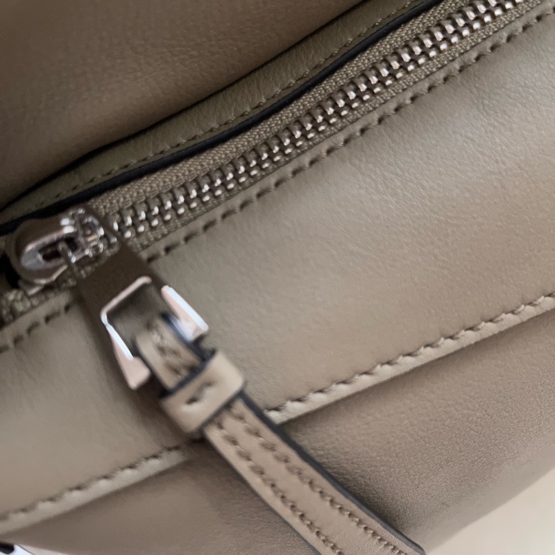 全新Loewe Puzzle Hobo納帕小牛皮肩背包-本季新色artichoke green-6