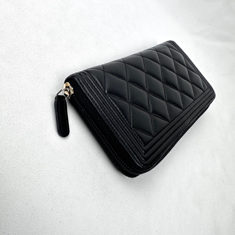 Chanel boy 小羊皮復古金釦拉鍊長夾-11