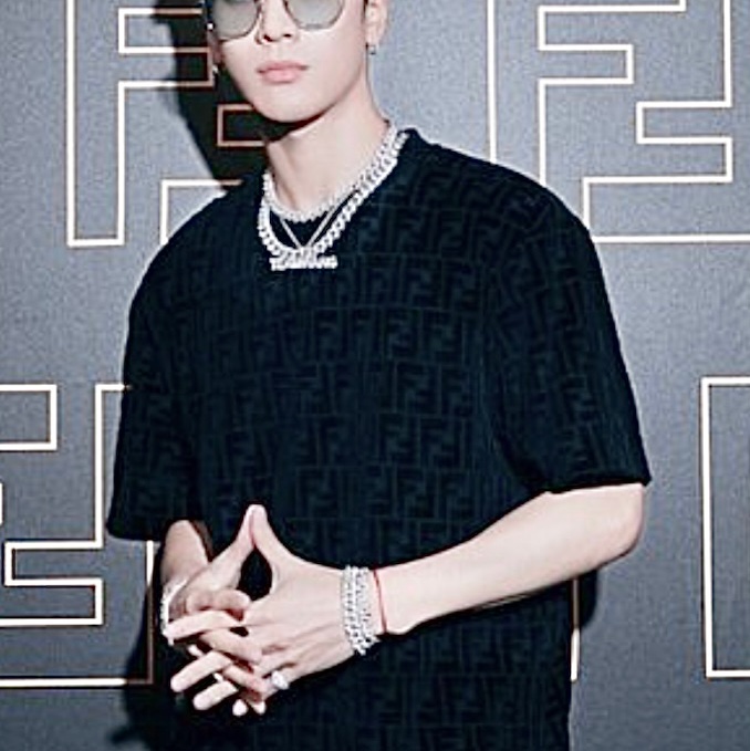 (售出)二手 FENDI 緹花 滿版logo T恤 黑色 L號-0