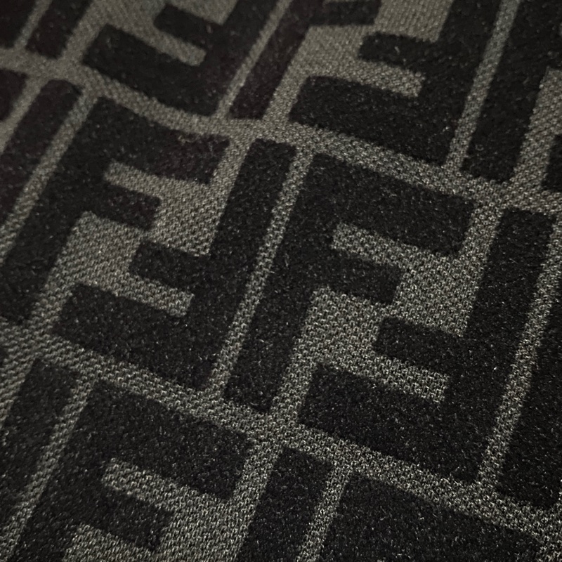 (售出)二手 FENDI 緹花 滿版logo T恤 黑色 L號-16