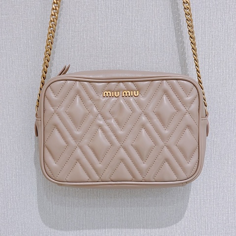 『保留中』MiuMiu 藕粉色相機包