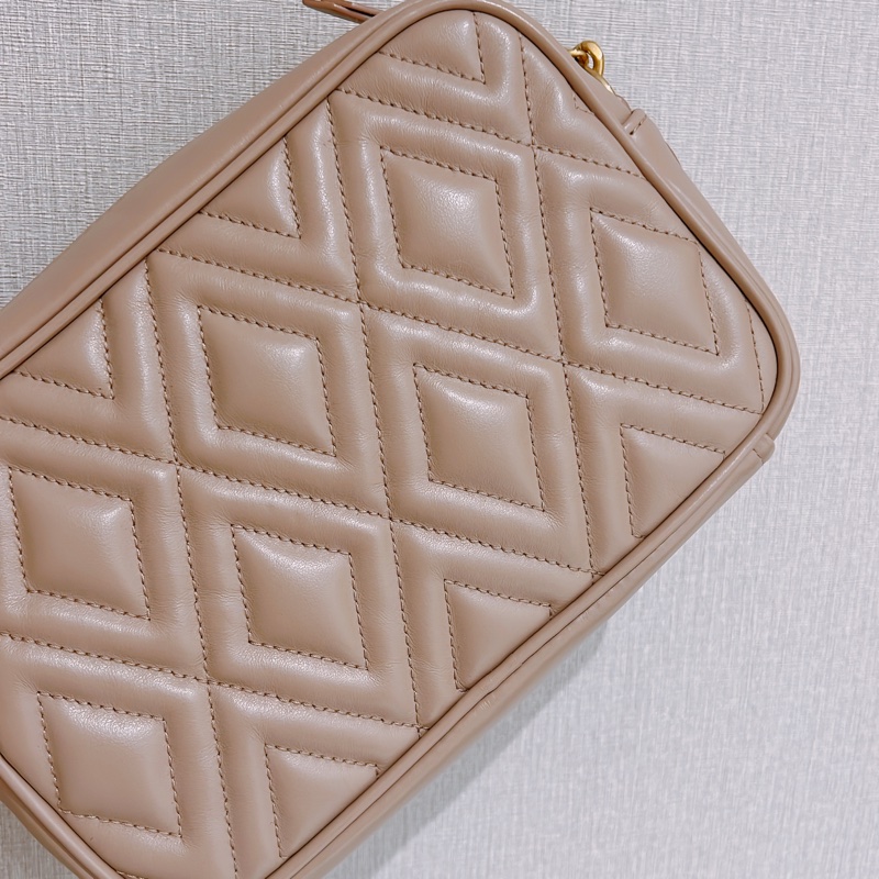 『保留中』MiuMiu 藕粉色相機包-4