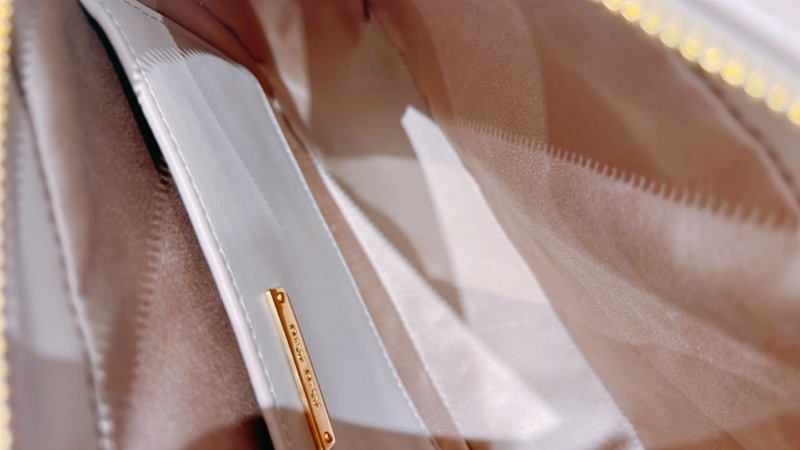 『保留中』MiuMiu 藕粉色相機包-6