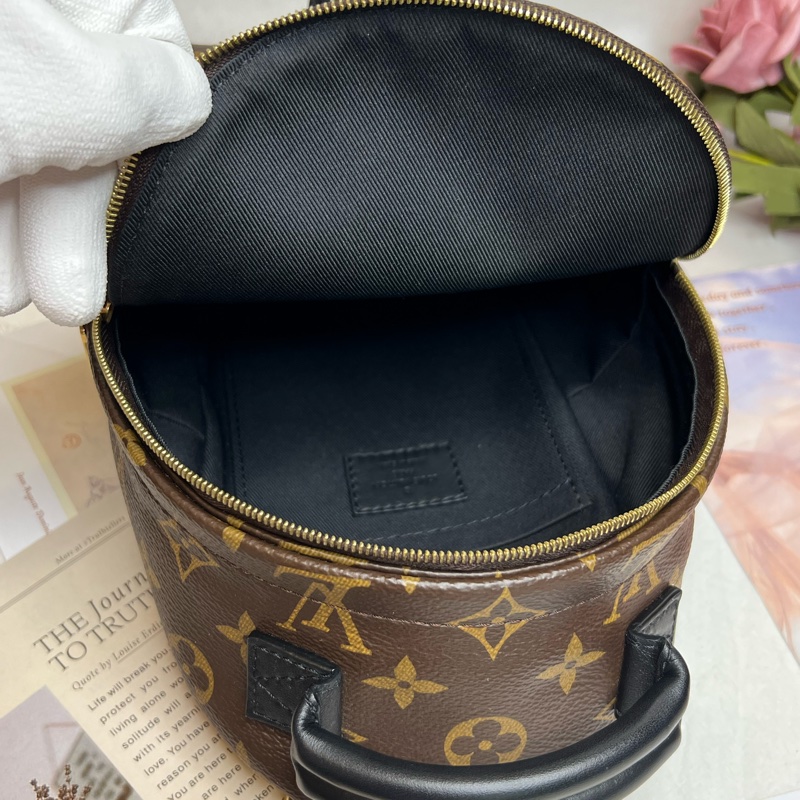 LV mini  後背包 小書包 <晶片款><新款拉鍊>-11