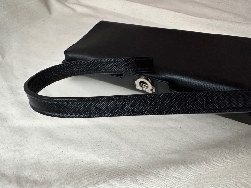 ferragamo 黑銀腋下包-8