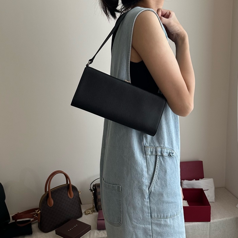 ferragamo 黑銀腋下包-4