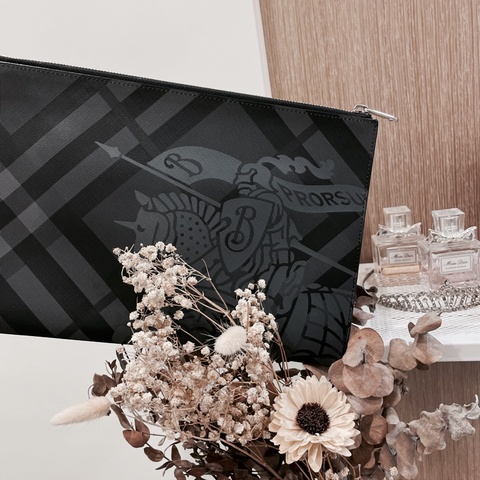Burberry 戰馬手拿包