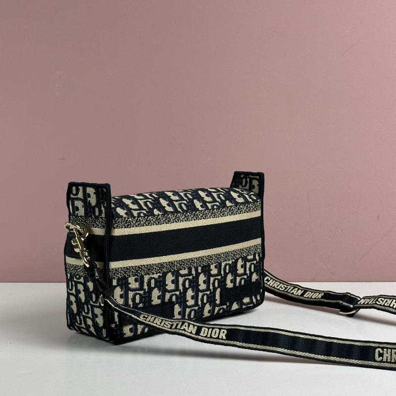 DIOR 經典刺繡郵差包-1
