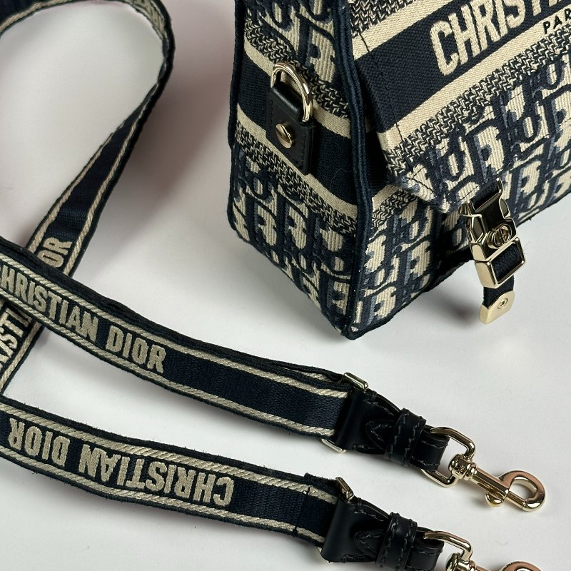 DIOR 經典刺繡郵差包-4