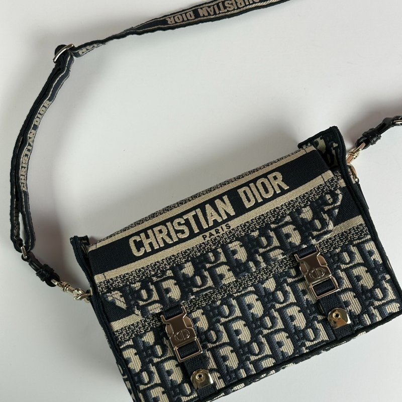 DIOR 經典刺繡郵差包-5