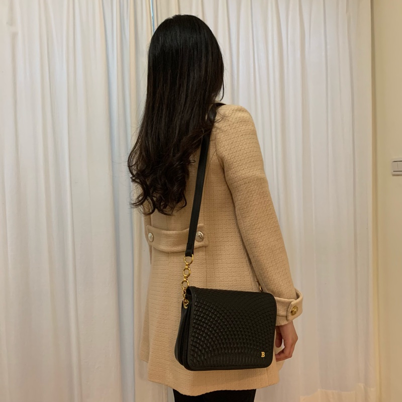 【九成新 】Bally肩背包 羊皮菱格紋 金色LOGO 古董包 萬年不敗款-2