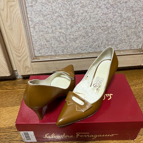 Salvatore ferraegamo咖啡色高跟鞋