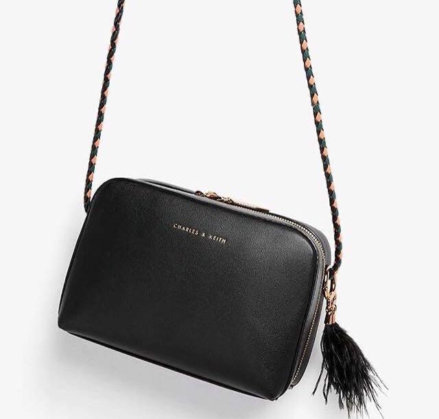 Charles & Keith 編織肩帶小方包 小CK-0