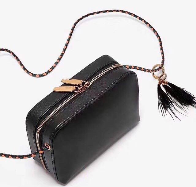 Charles & Keith 編織肩帶小方包 小CK-3