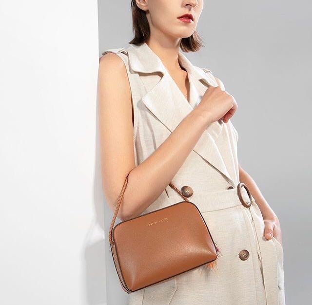 Charles & Keith 編織肩帶小方包 小CK-6