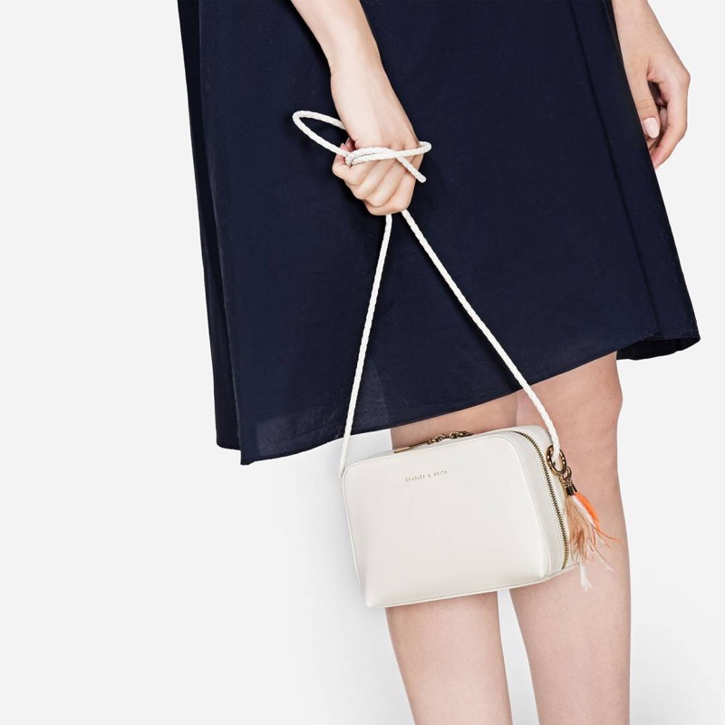 Charles & Keith 編織肩帶小方包 小CK-10