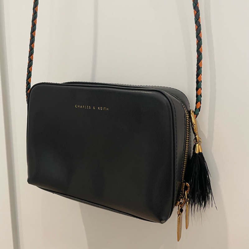 Charles & Keith 編織肩帶小方包 小CK-0