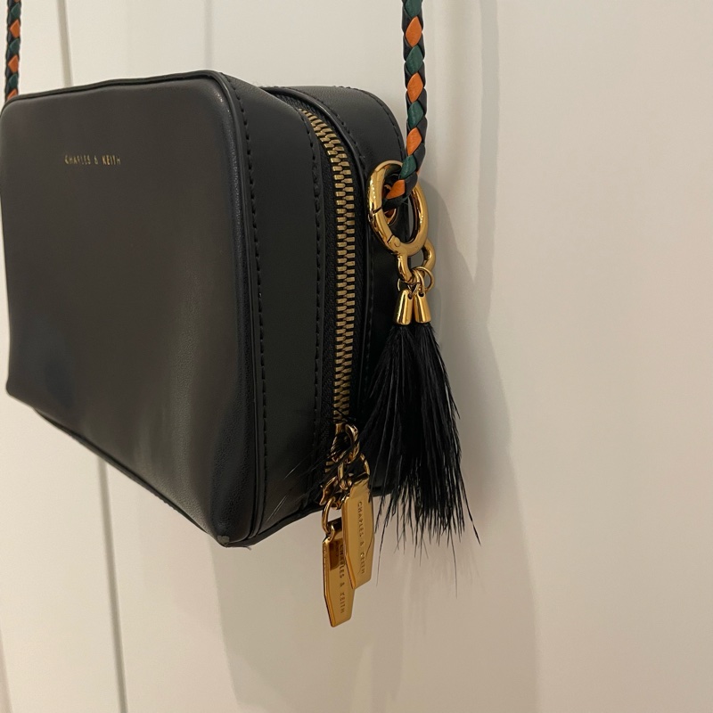 Charles & Keith 編織肩帶小方包 小CK-1