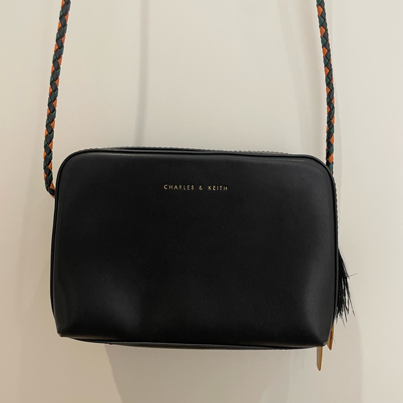 Charles & Keith 編織肩帶小方包 小CK-2