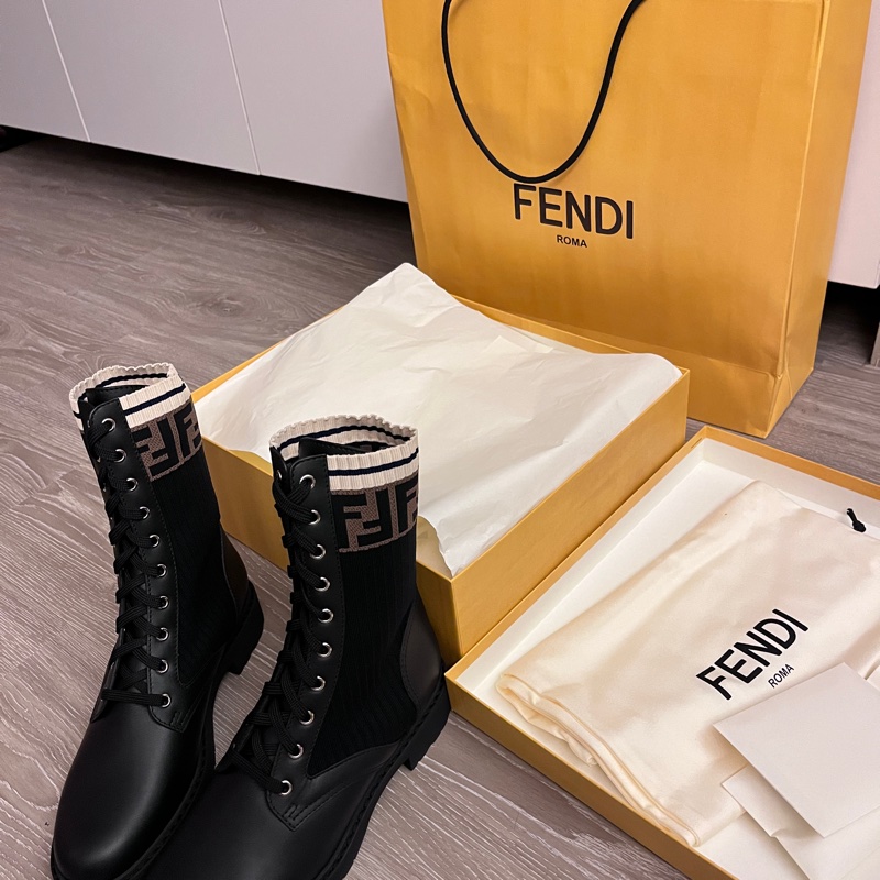 台灣專櫃正品 Fendi 老花襪靴Rockoko 黑色皮革騎士靴搭配彈性布料-5