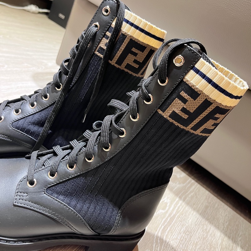 台灣專櫃正品 Fendi 老花襪靴Rockoko 黑色皮革騎士靴搭配彈性布料-1