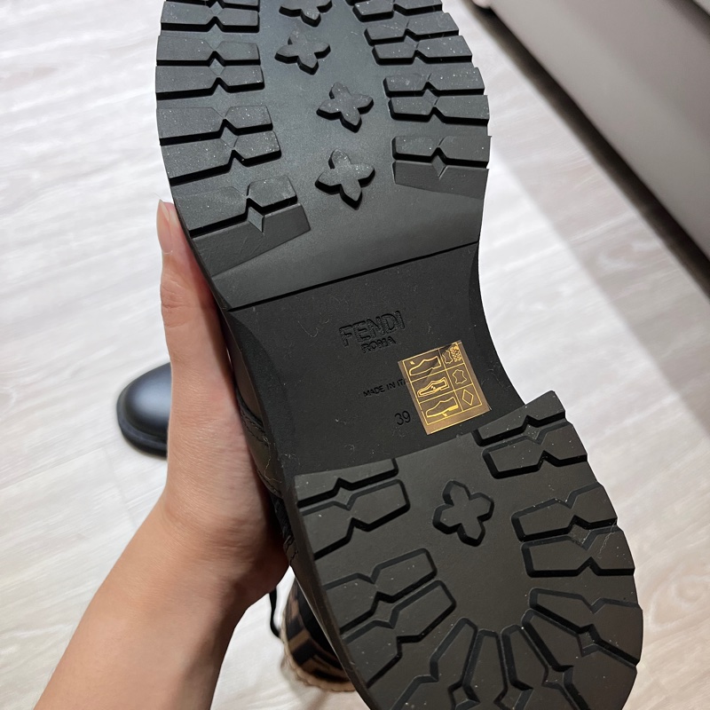 台灣專櫃正品 Fendi 老花襪靴Rockoko 黑色皮革騎士靴搭配彈性布料-4