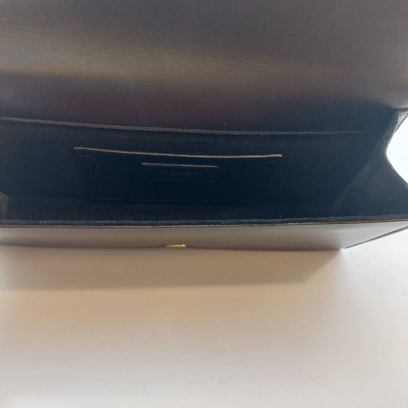 二手（有使用過痕跡）YSl 黑色牛皮晚宴手提包，
此晚宴手提包，採用吸扣開合，SAINTLAURENT PARIS標誌。
MONOGRAM SAINT LAURENT手拿袋，綴以互鎖金屬YSL標誌。-65