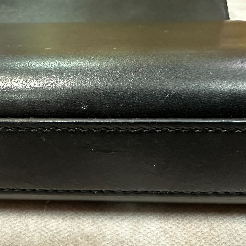 二手（有使用過痕跡）YSl 黑色牛皮晚宴手提包，
此晚宴手提包，採用吸扣開合，SAINTLAURENT PARIS標誌。
MONOGRAM SAINT LAURENT手拿袋，綴以互鎖金屬YSL標誌。-10