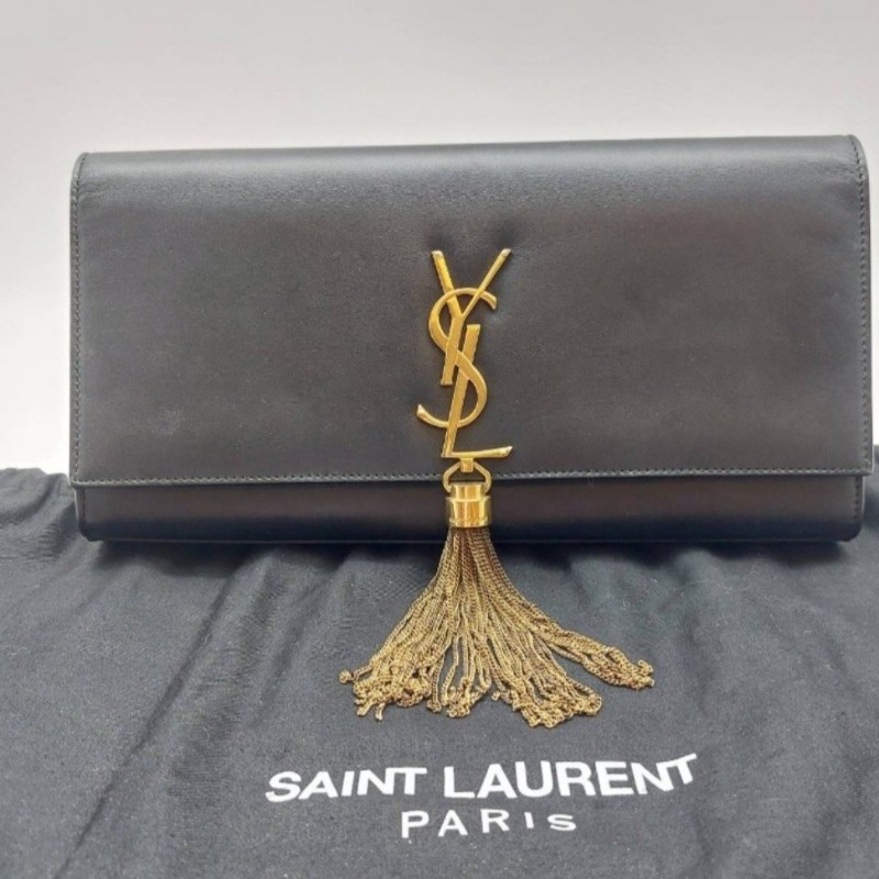 二手（有使用過痕跡）YSl 黑色牛皮晚宴手提包，
此晚宴手提包，採用吸扣開合，SAINTLAURENT PARIS標誌。
MONOGRAM SAINT LAURENT手拿袋，綴以互鎖金屬YSL標誌。-13