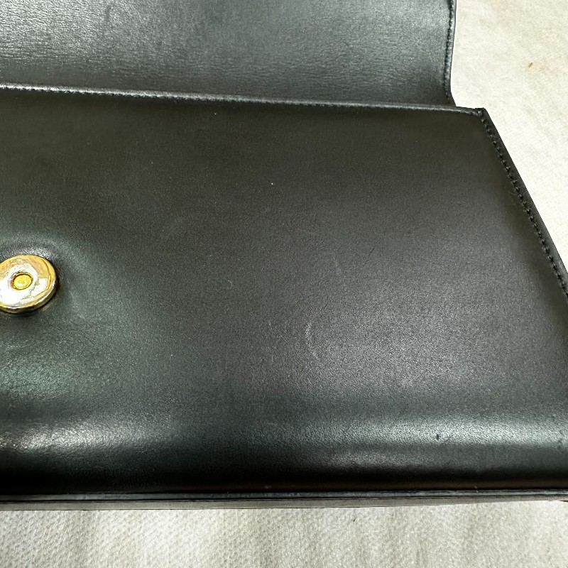 二手（有使用過痕跡）YSl 黑色牛皮晚宴手提包，
此晚宴手提包，採用吸扣開合，SAINTLAURENT PARIS標誌。
MONOGRAM SAINT LAURENT手拿袋，綴以互鎖金屬YSL標誌。-18